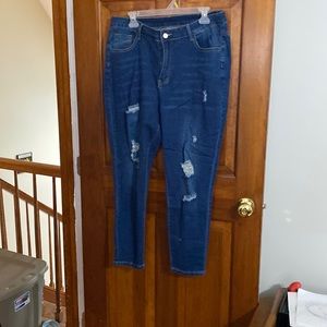 Distressed skinny jeans